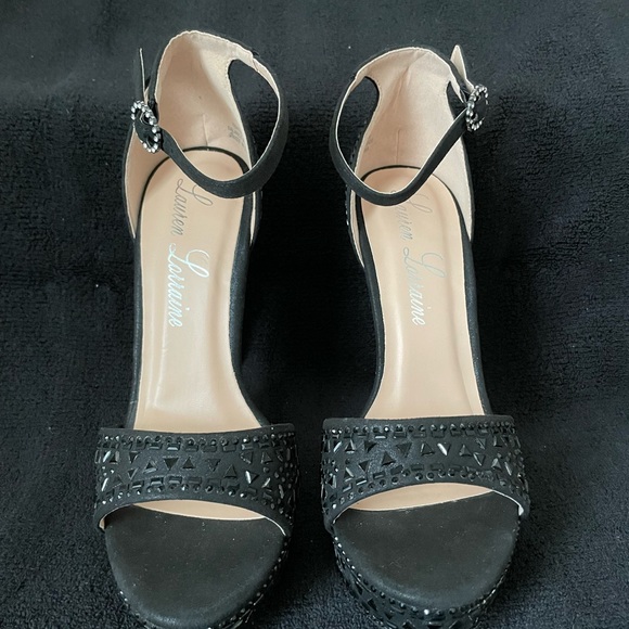 Black Platform size 7 1/2 heels - Picture 2 of 6